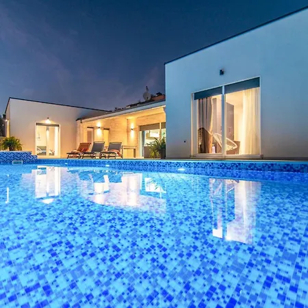 Villa Desiree By *