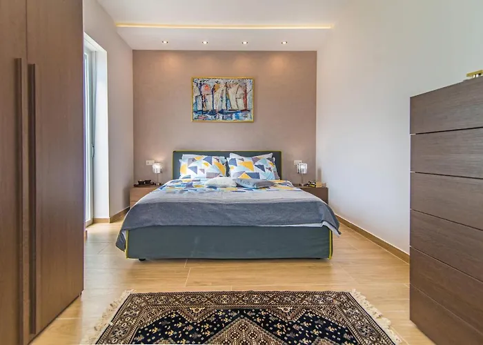 Desiree By Βίλα *