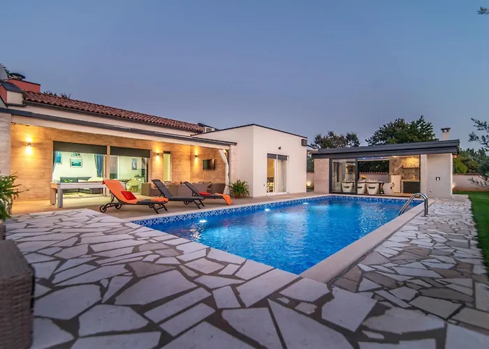 Desiree By Βίλα *