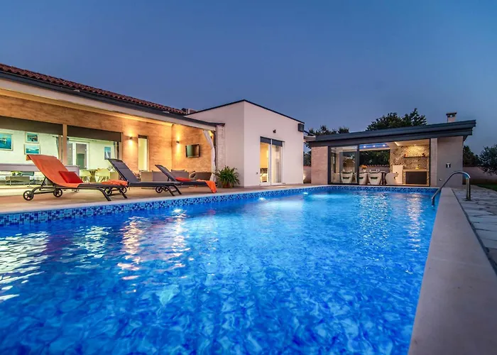 Desiree By Βίλα Cukrici